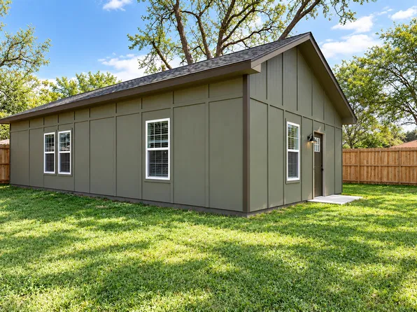 722 Jenny Gaye Ln, Highlands, TX 77562