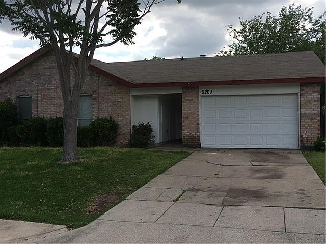 1st image of 2209 Quail Hollow Dr
