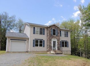 117 Hiawatha Ct, Long Pond, PA 18334