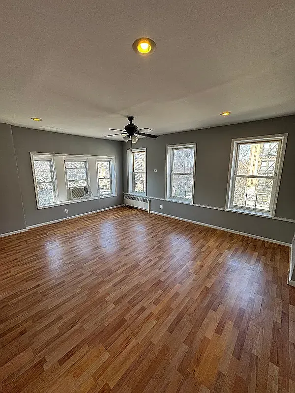 Building Photo - 8723 Ridge Blvd #3