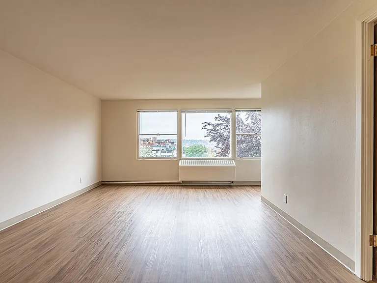 The Queensborough Apartments — Photo 23