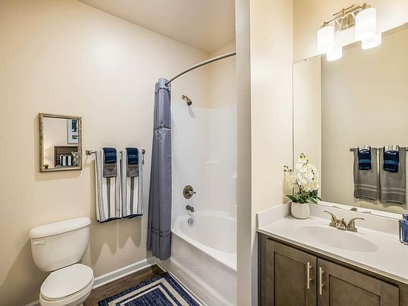 2nd image of 1332 Mulberry Blvd #101