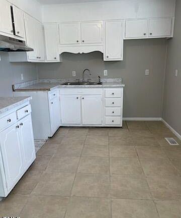 3rd image of 102 Oxford Dr