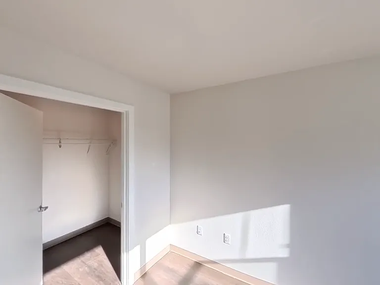 900 N Oak Harbor St #900 — Photo 5