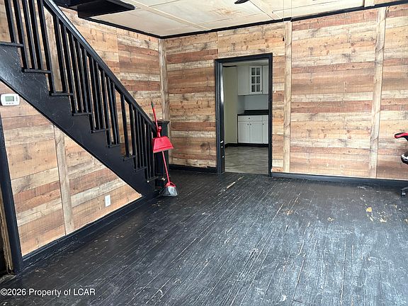 3rd image of 121 Eno St