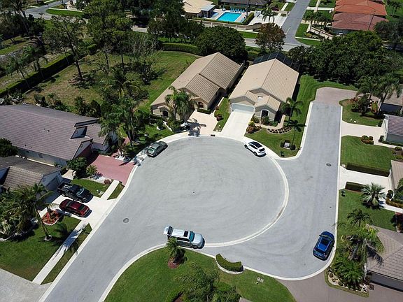 5th image of 10520 Lexington Cir S