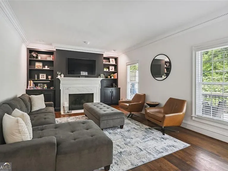 5684 River Oaks Pl NW — Photo 3