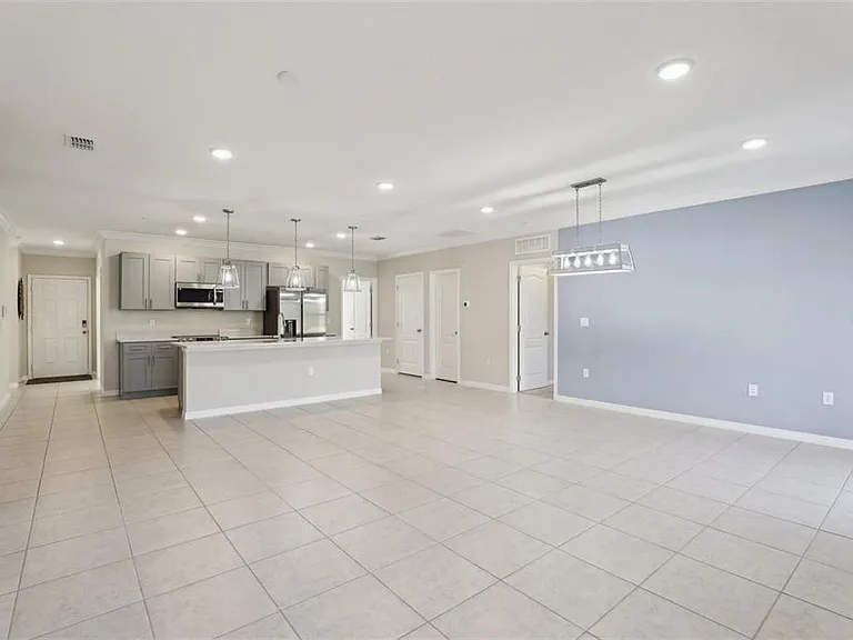 2410 Park Ave — Photo 6