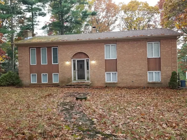 56 Bishop Hill Rd, Johnston, RI 02919