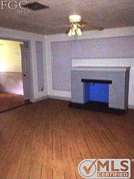 2nd image of 1135 Travis Ave