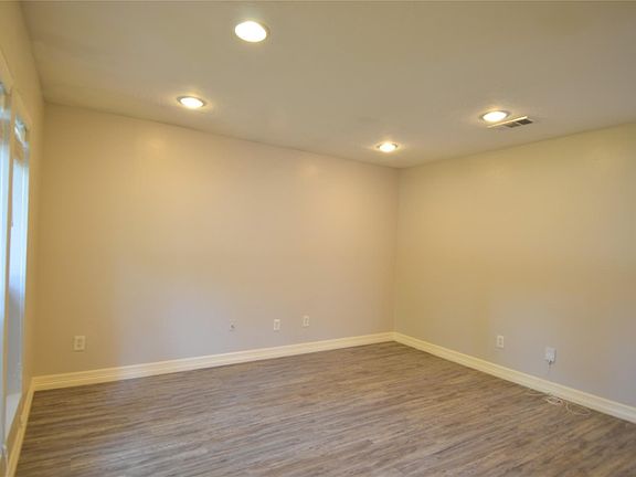 3rd image of 76 S Wavy Oak Cir
