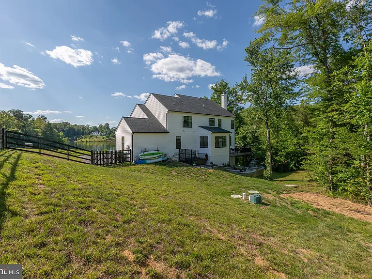 15 Grove Ln — Photo 47