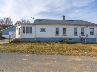 10 Thatcher Ave, Stewartsville, NJ 08886