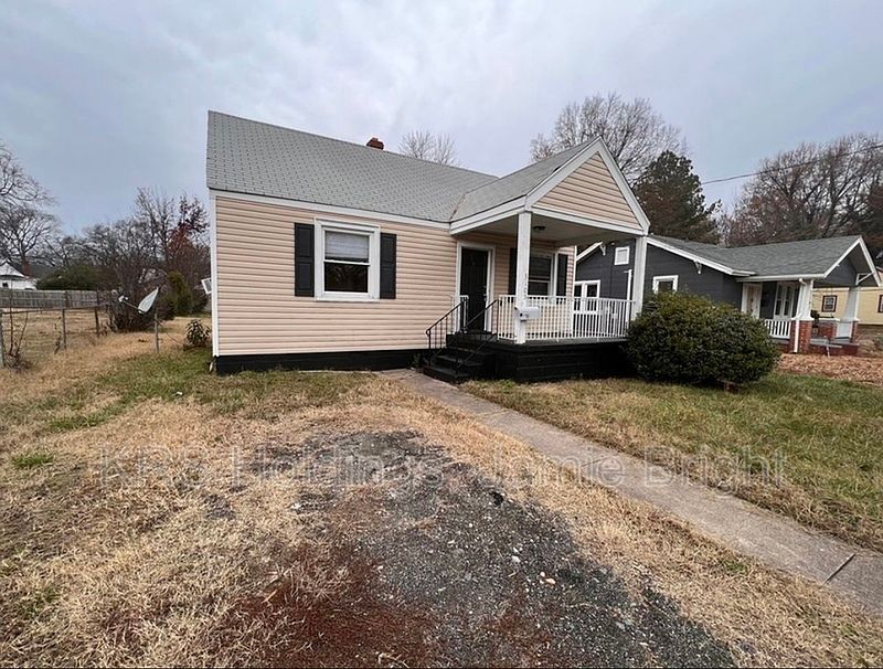 1st image of 3105 Logandale Ave