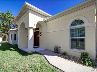 8 Weeping Willow Ct, Homosassa, FL 34446