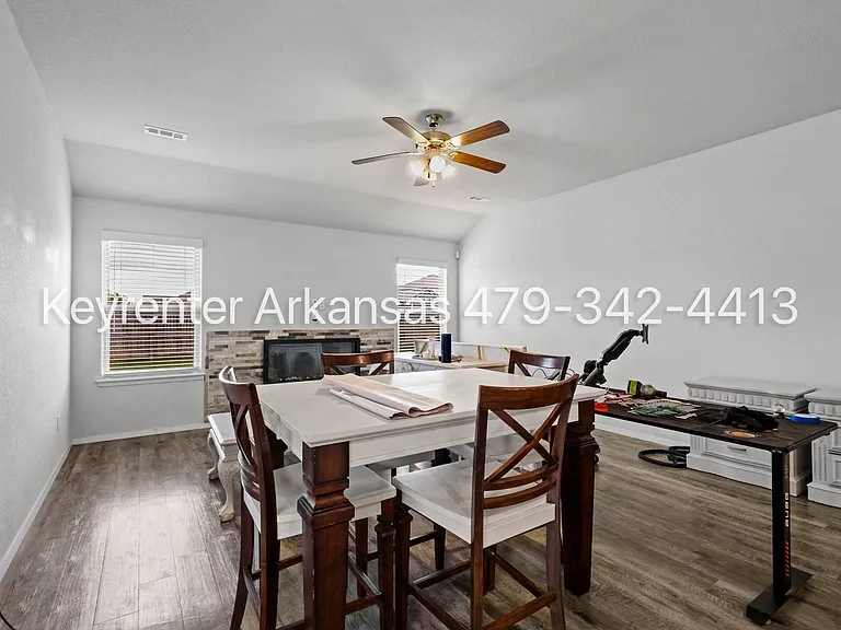 1600 Edinburgh Dr — Photo 6