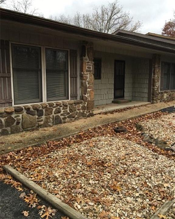 1st image of 10 Joanie Ln
