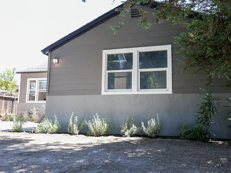 19422 Archwood St — Photo 5