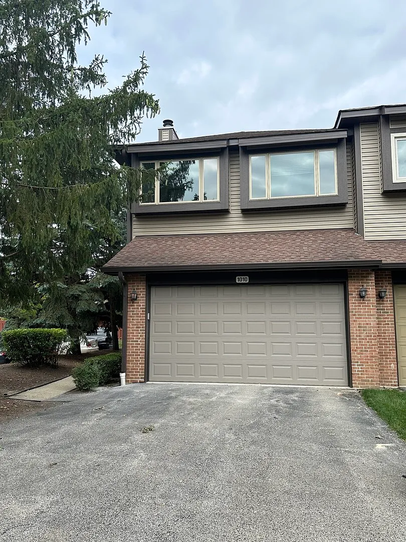 1010 Arbor Ct photo 1