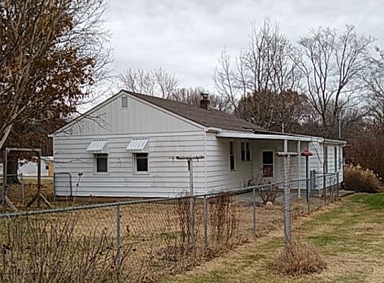 5th image of 749 Mill St