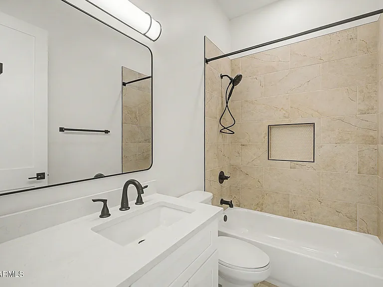 3229 E Roma Ave — Photo 35