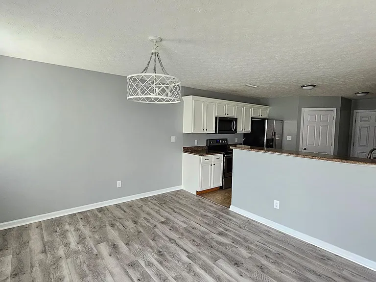 2517 Middle View Dr — Photo 4