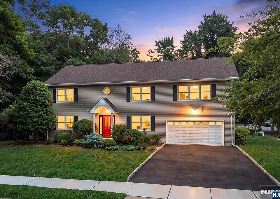 1st image of 720 Maxwell Pl