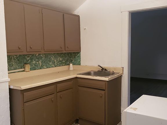 3rd image of 434 Harrison Ave APT B