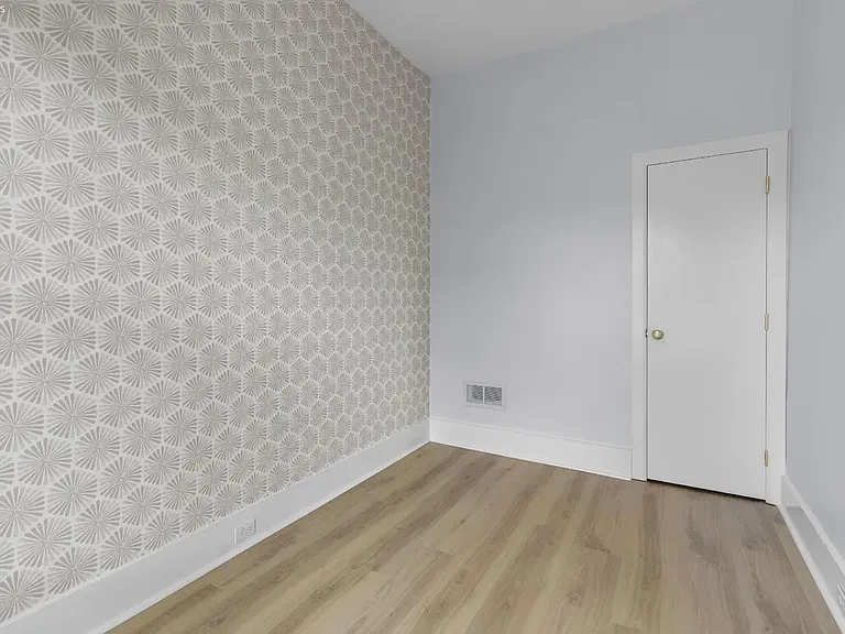 914 Hayes Ave — Photo 17