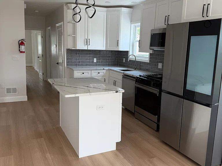 525 E Price St — Photo 4