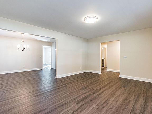 Open Floor Plan From Living Room to Dining Area