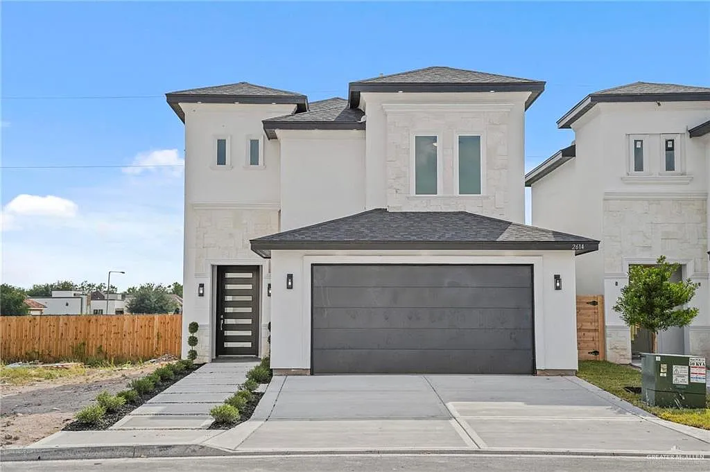Building Photo - 2614 E Solar Dr