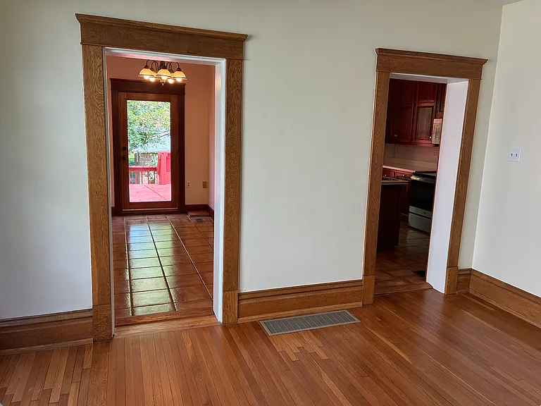 54 Morris Ave — Photo 15
