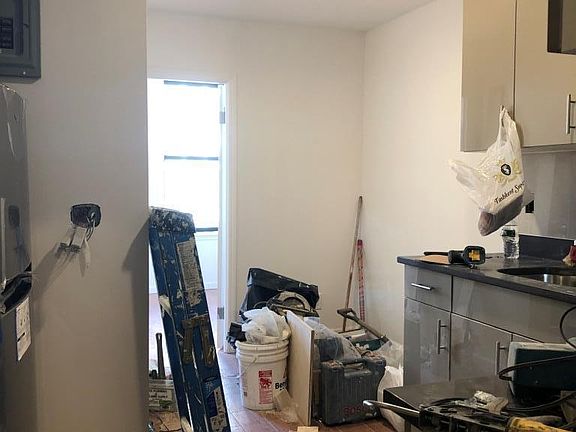 3rd image of 55 Bayard St APT 14