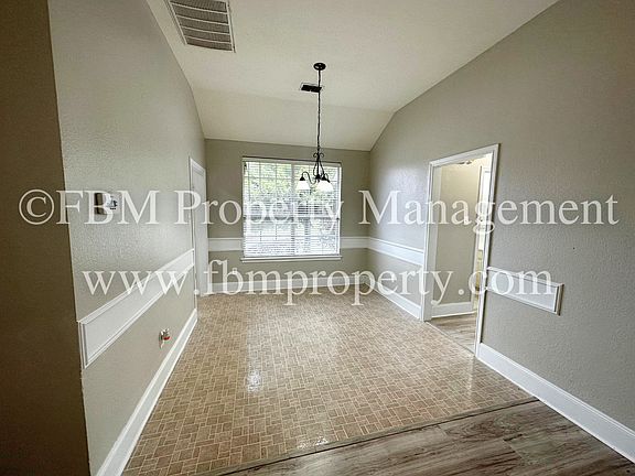 4th image of 801 Oak Dr