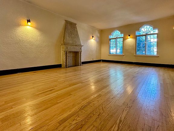 5th image of 2550 N Lake Dr APT 2
