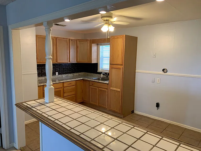 1615 Woodruff Ln — Photo 3