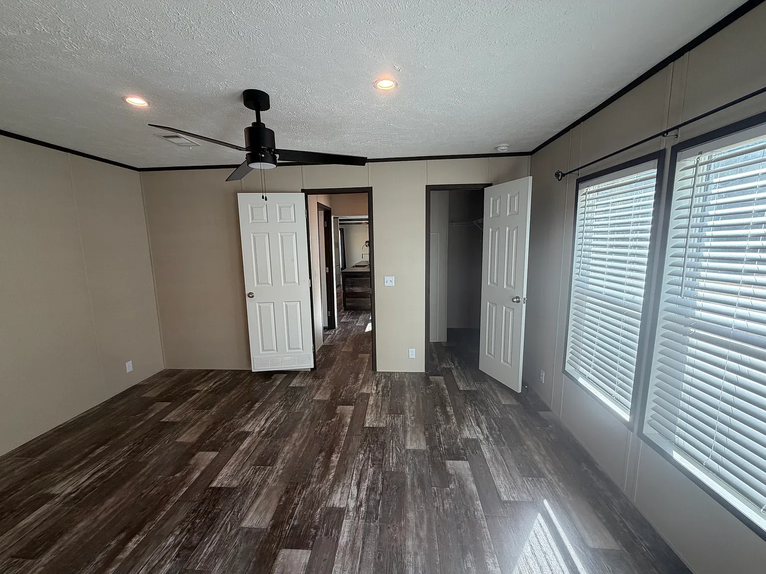 Move in ready 3 bedroom 2 bath mobile home on approximately 4 acres — Photo 4