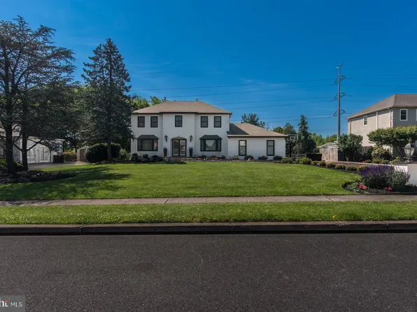 147 Gwynmont Dr, North Wales, PA 19454