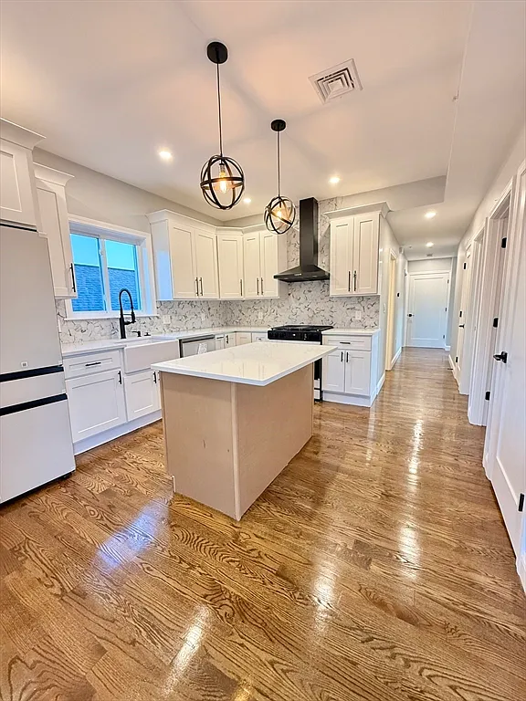3 bed, 1.0 bath, 988 sqft, $3,650 — Photo 1
