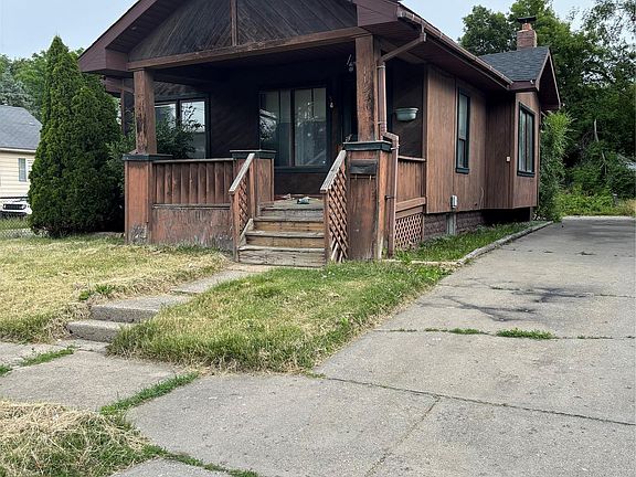 2nd image of 1122 Simcoe Ave