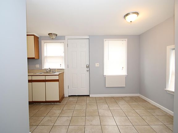 4th image of 33 Wolcott St Fl 1ST