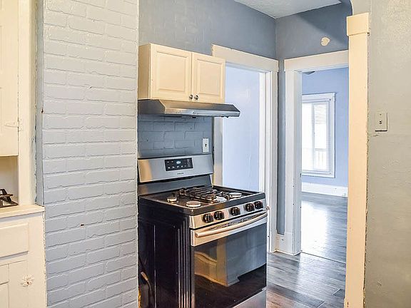 5th image of 724 Danner St NE