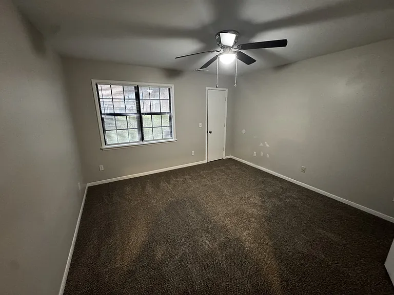 Oak Ridge Apartments — Photo 18