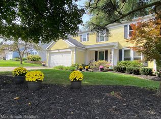 34706 Bunker Hill Dr, Farmington Hills, MI