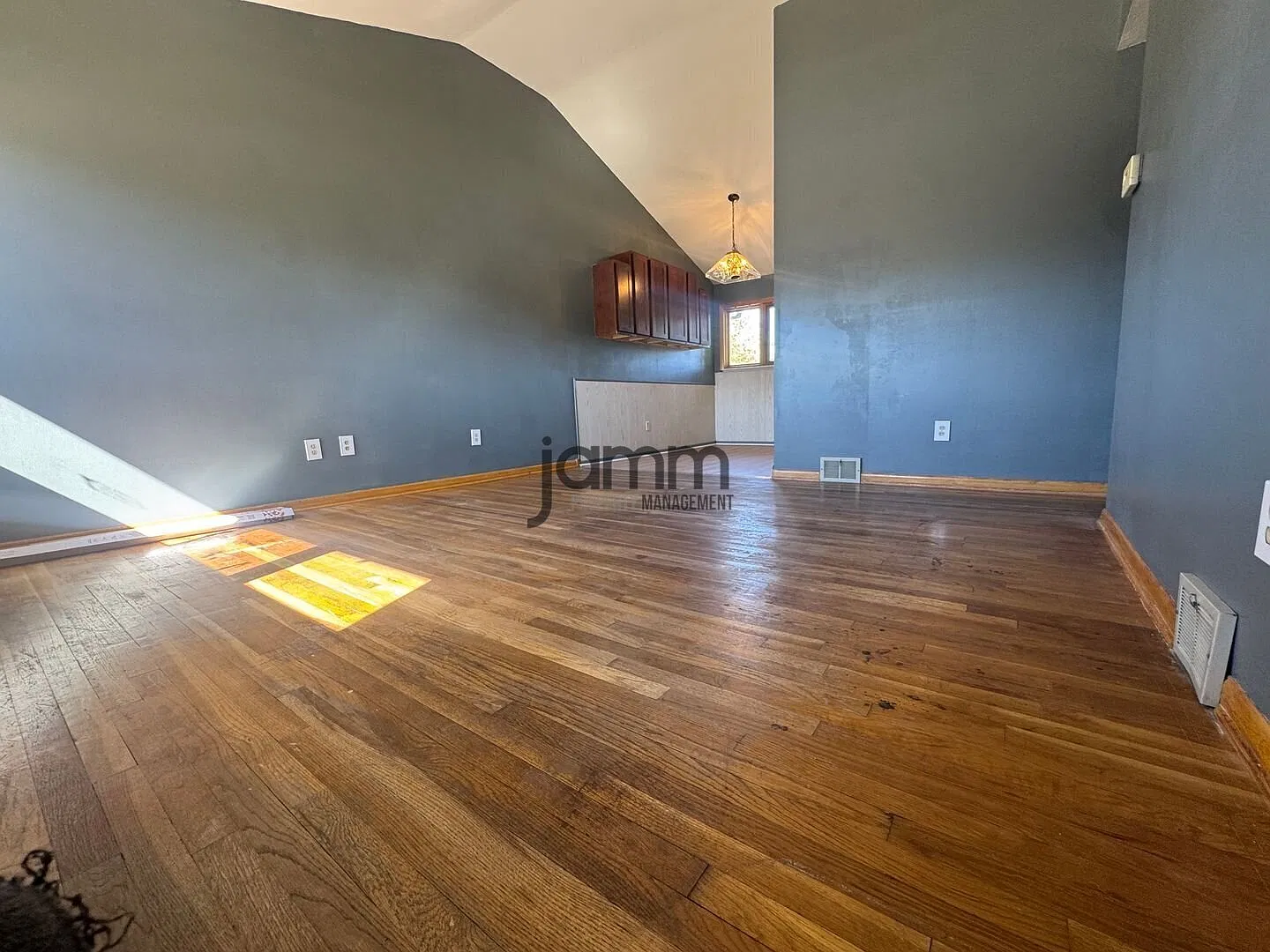 Lovely Single Family Home in Brook Park! 3beds/1bath! — Photo 2