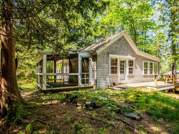 28 Maple Lane, Blue Hill, ME 04614