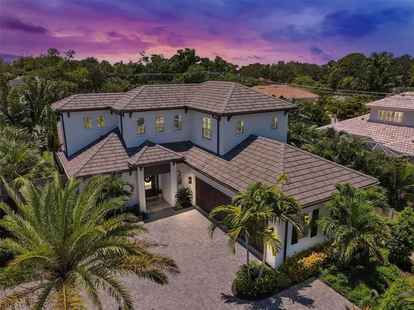 1614 Bay Rd, Sarasota, FL 34239