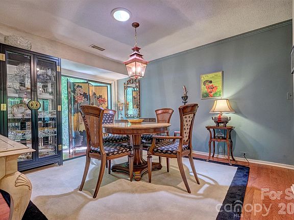 2nd image of 3 King Haigler Chase St