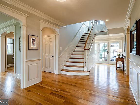 5th image of 200 Loren Ln